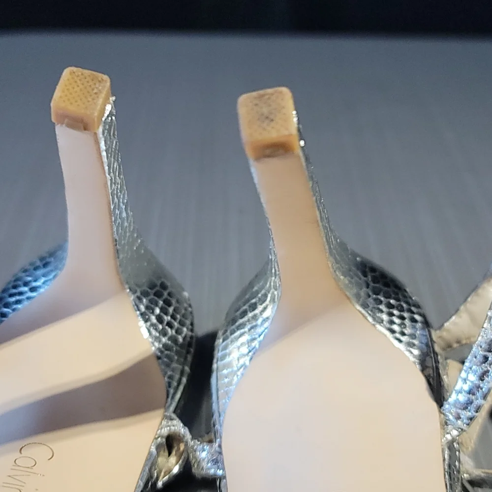 Calvin Klein Womens Silver Sling Back Ankle Strap 4.25‎ Heels Reptile Sz 9M EUC